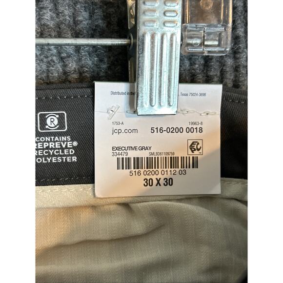 St John's Bay Mens Temp Flex Chino Pants Size 30 Gray Comfort Stretch Mid Rise - Picture 8 of 11